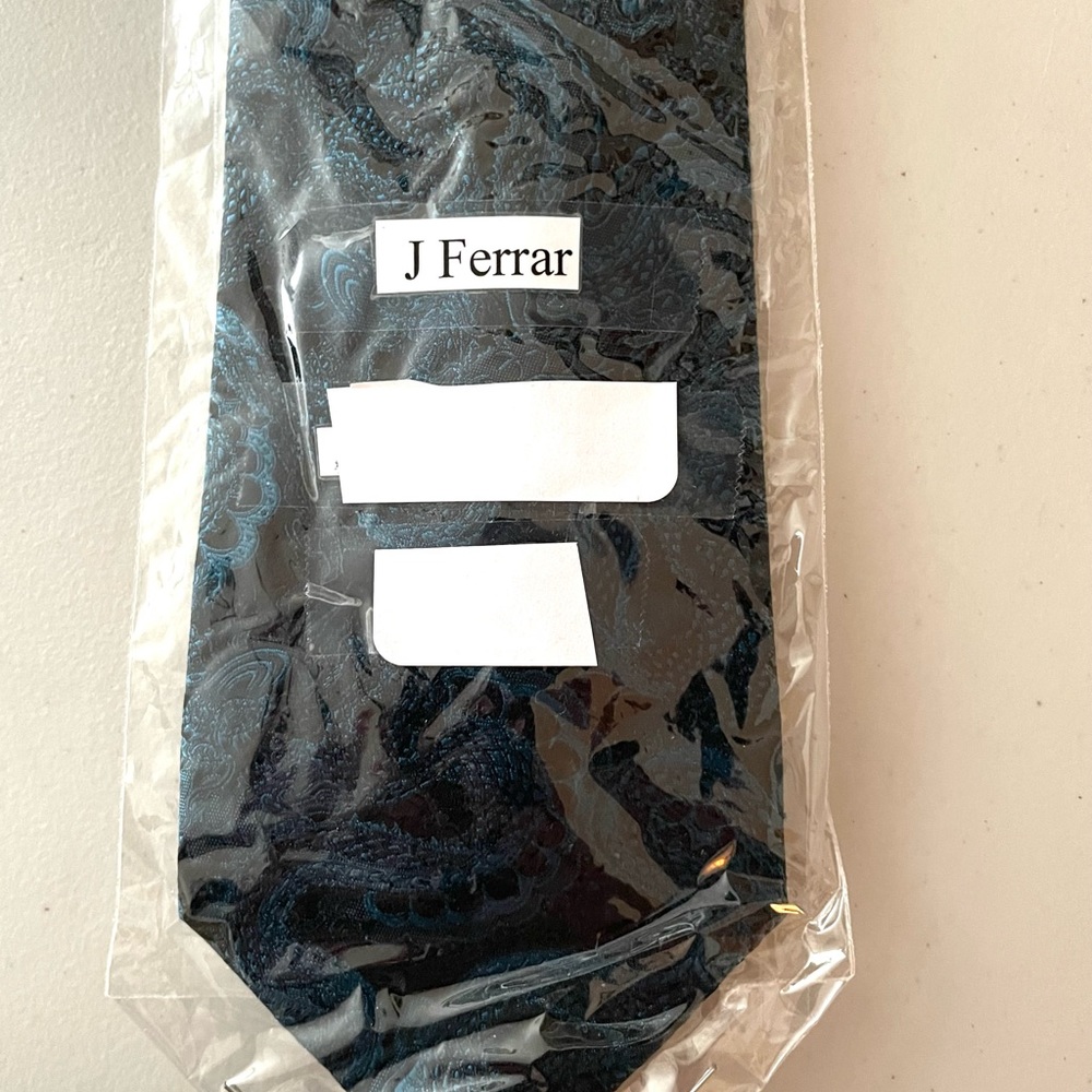 J Ferrar 100% silk men’s necktie made in Italy. Brand new sealed in sleeve